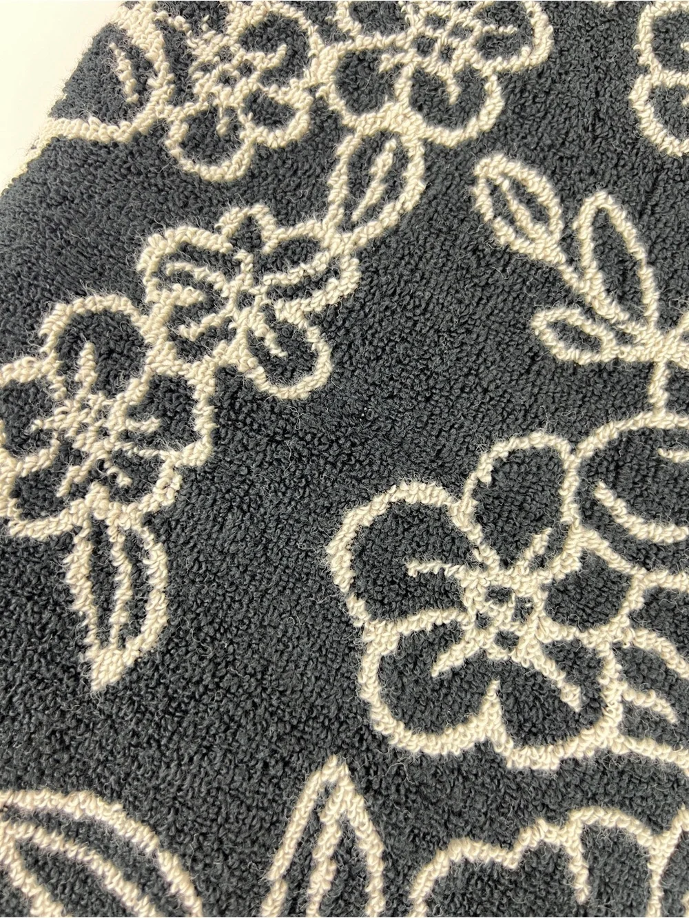Common Thread Bath Towel Set Bold Black Cream Floral Soft Cotton 2 Pc NEW